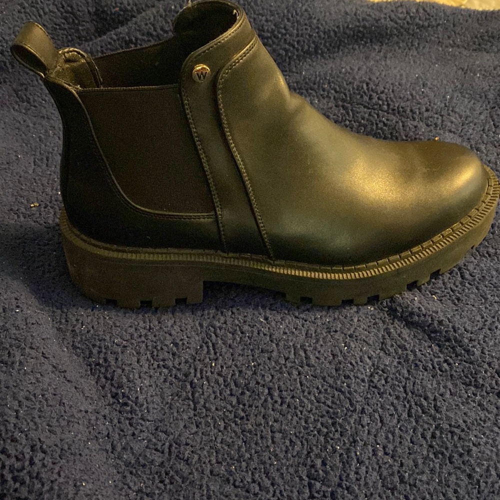 Boots fit women size 8